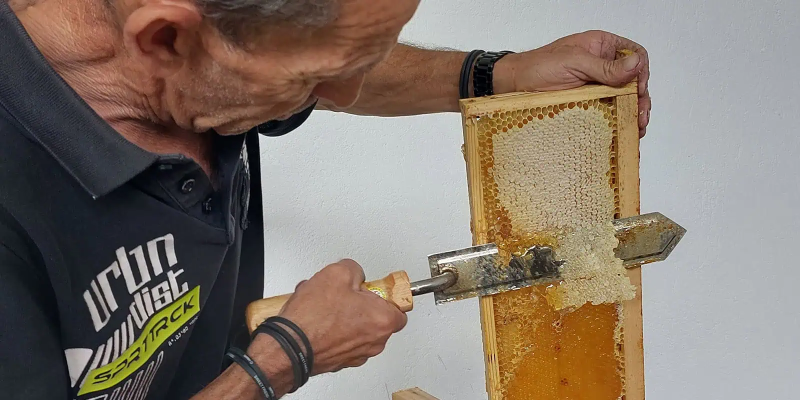 Bee Valais – Service für Imker: Wachs gewinnen